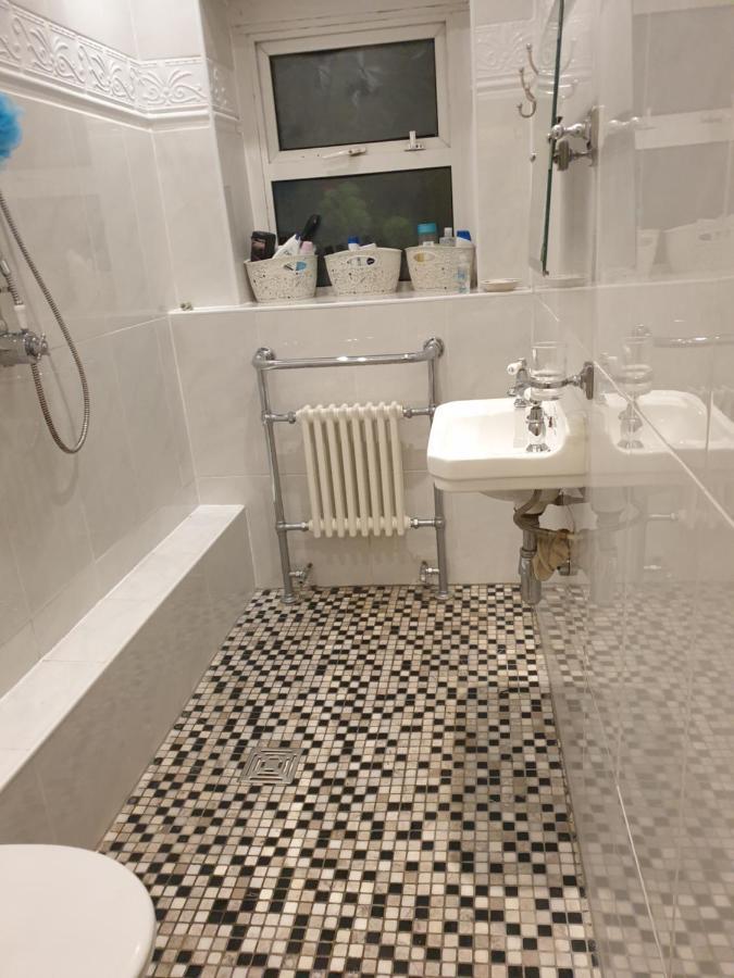 Judy'S B&B Private Home カーディフ エクステリア 写真